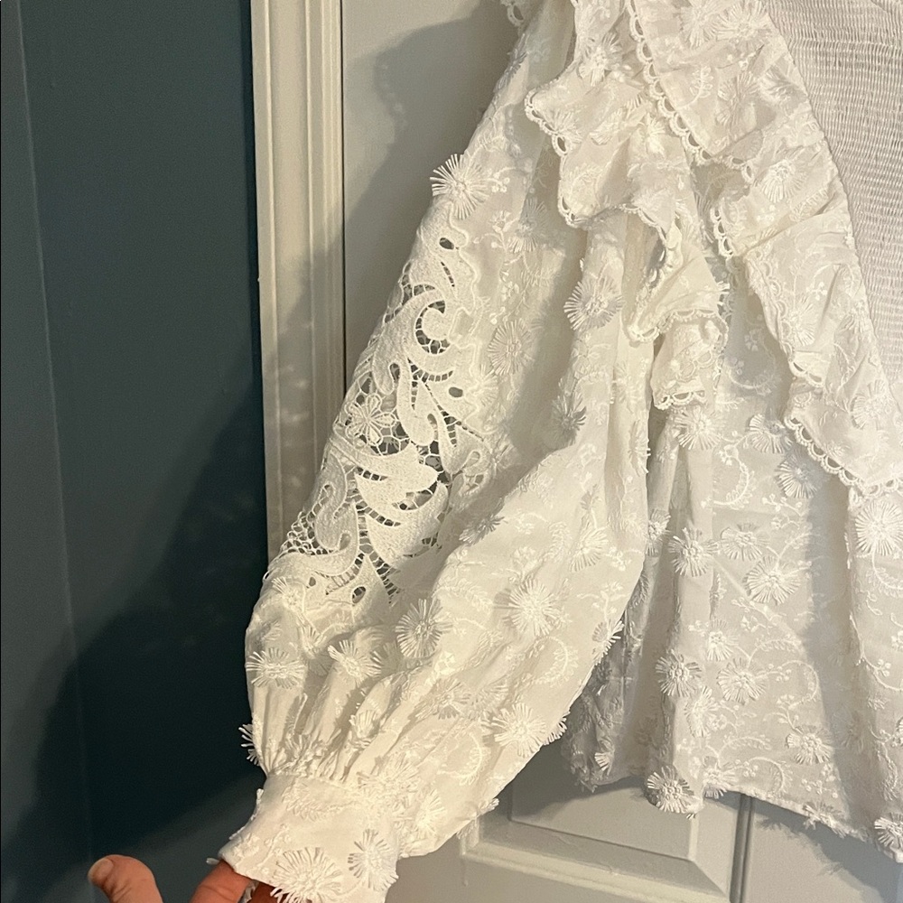 FARM Rio Cream Lace Ruffle Blouse - Picture 4 of 5
